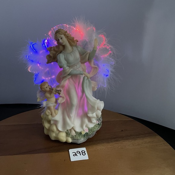 Angel  With Feather Fiber Optic Lights Up And Plays Hark The Herald Angels Sing - Picture 3 of 8